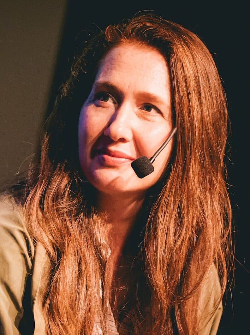 MichaelaKalowski_Heashot_CopyrightSharon-Arnott-800×1073