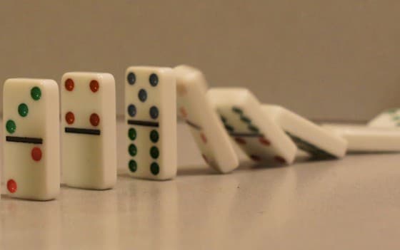 dominoes-falling-560×351