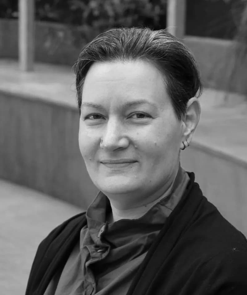 Rivke Margolis Headshot grey